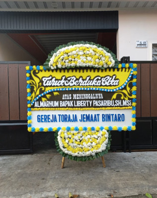 Papan Bunga Duka di Amalatu